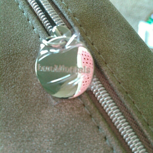 BareMinerals Gorgeous makeup bag! 💄 - Picture 5 of 5